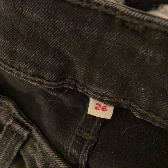 Cutoff black Levi Short - Picture 4 of 4